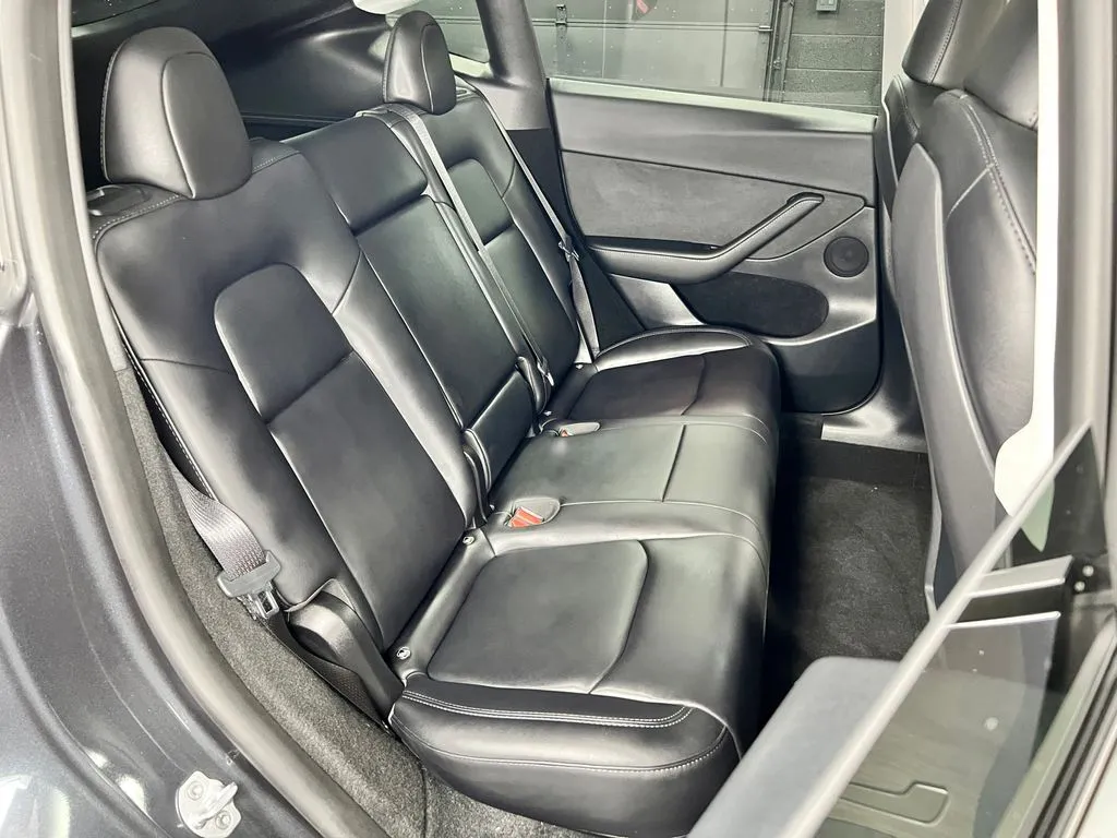Tesla Model Y photo 18