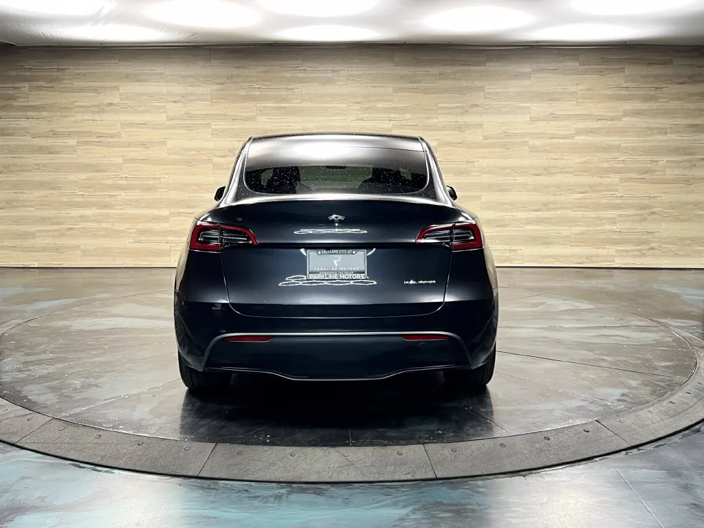 Tesla Model Y photo 14