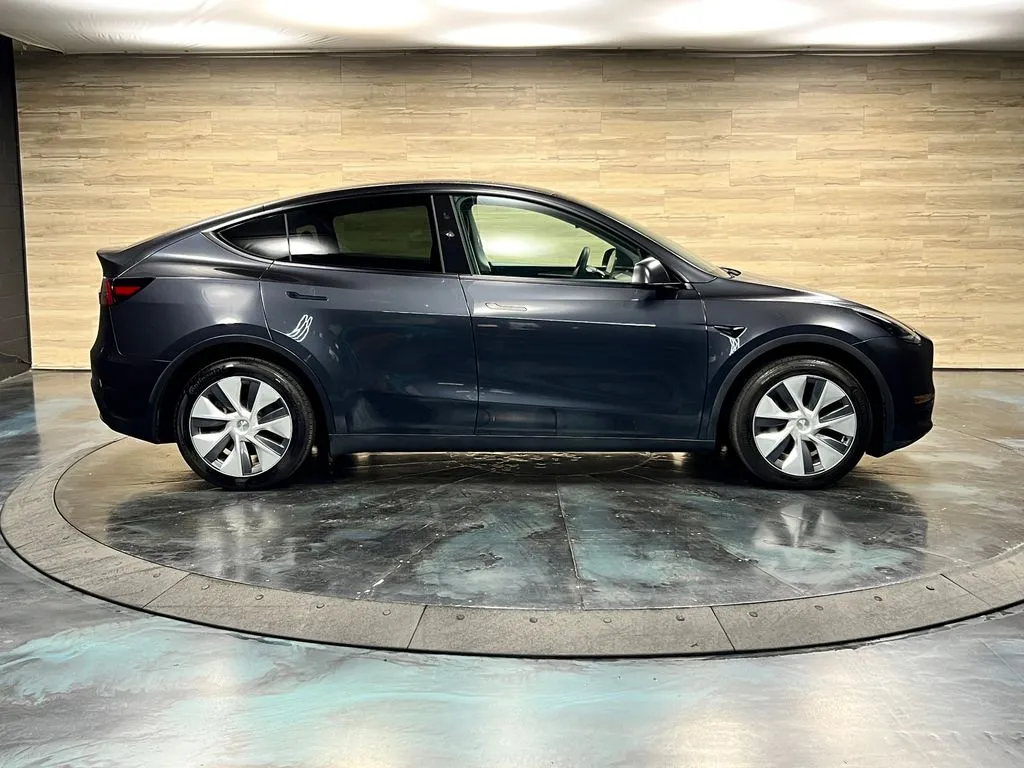 Tesla Model Y photo 19
