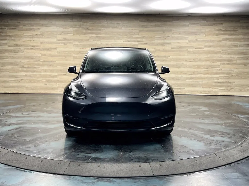 Tesla Model Y photo 8