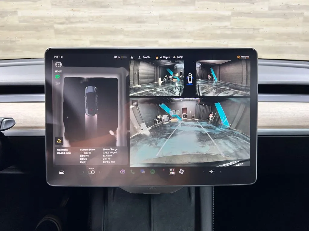 Tesla Model Y photo 13