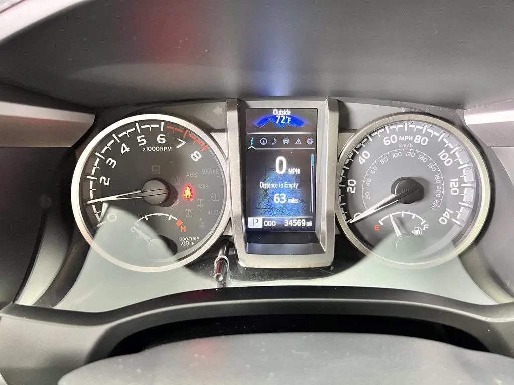 Toyota Tacoma photo 25