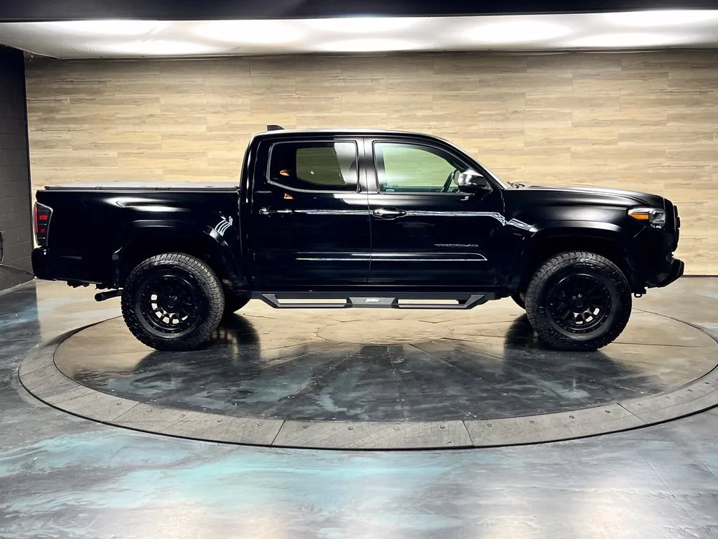 Toyota Tacoma photo 23
