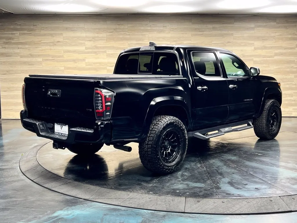 Toyota Tacoma photo 12