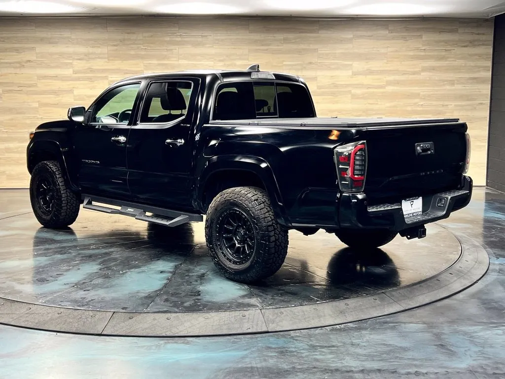 Toyota Tacoma photo 15