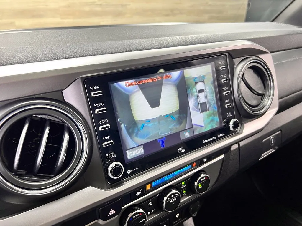 Toyota Tacoma photo 14