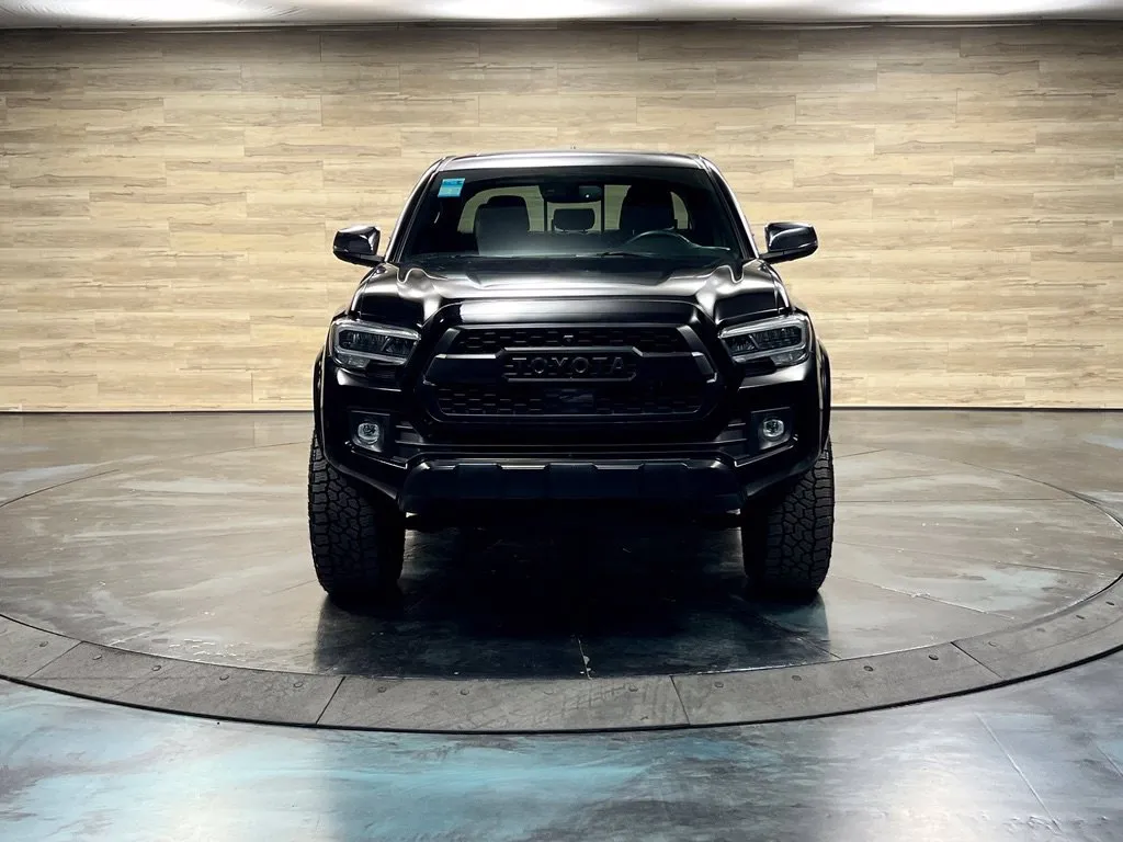 Toyota Tacoma photo 8