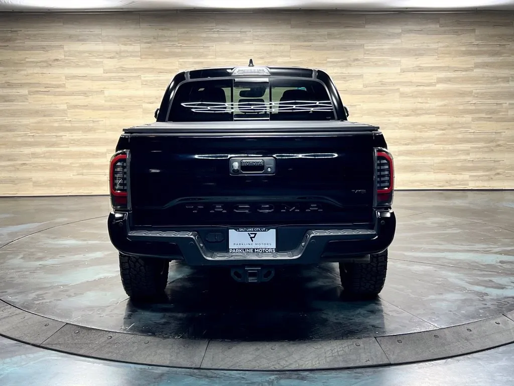 Toyota Tacoma photo 18