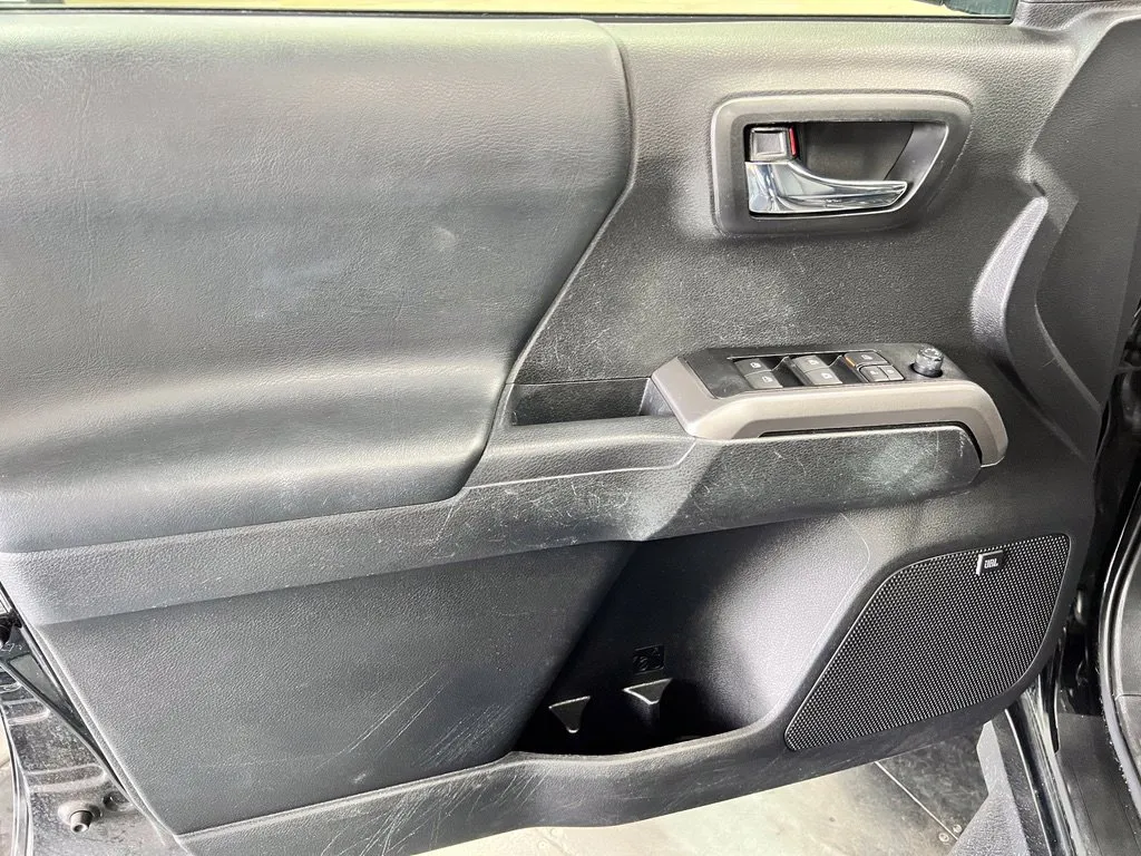 Toyota Tacoma photo 21