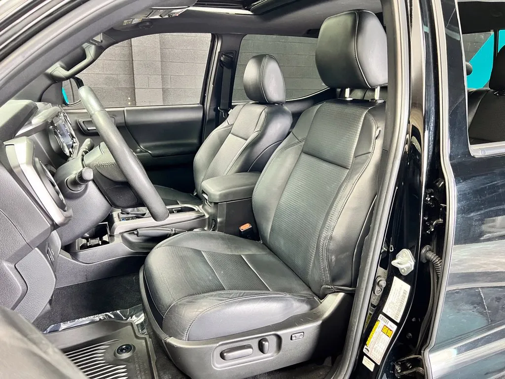 Toyota Tacoma photo 6