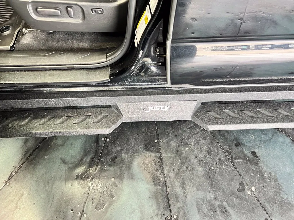 Toyota Tacoma photo 10