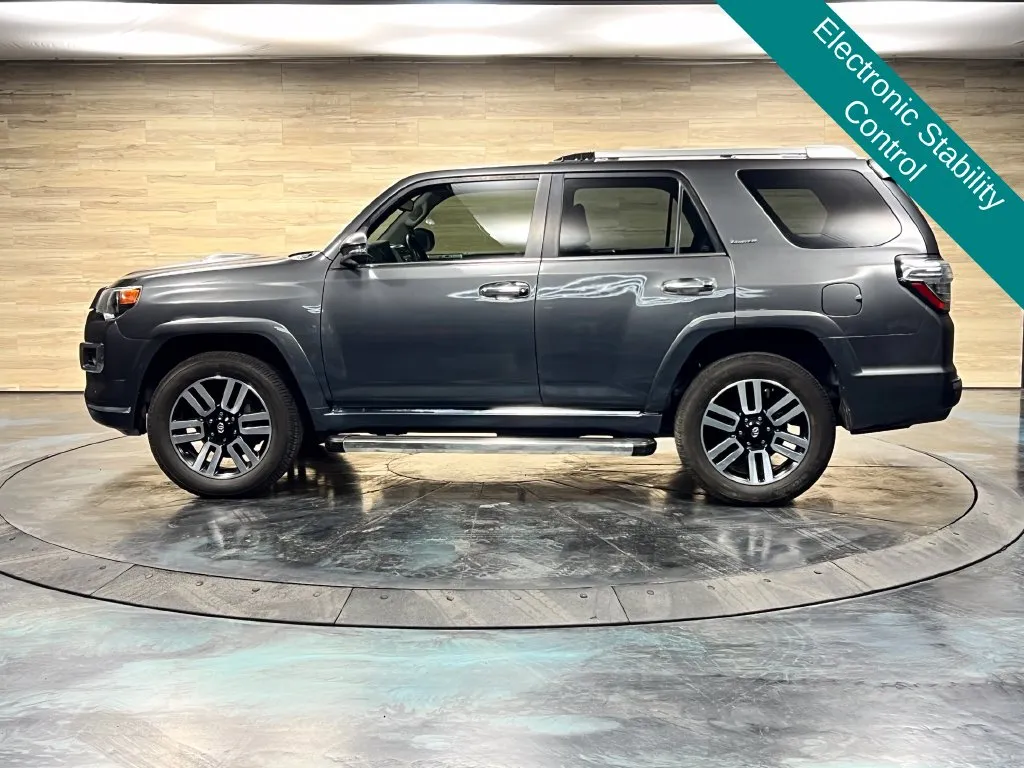 Toyota 4Runner photo 12