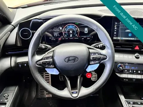 Hyundai Elantra photo 3