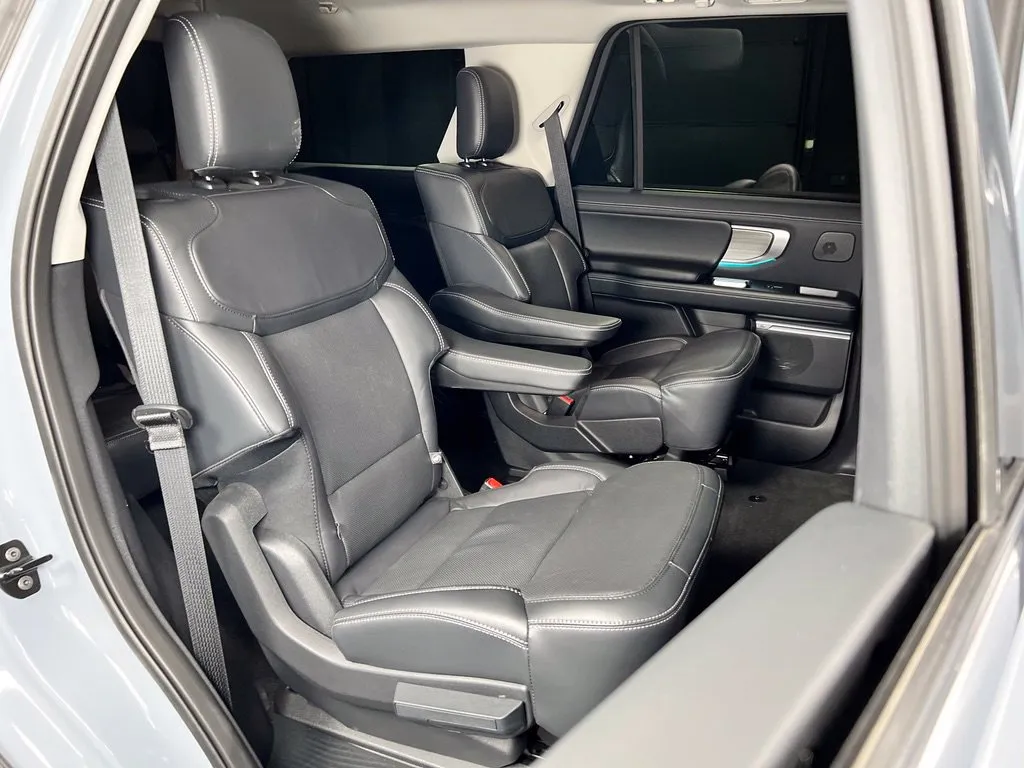 Ford Expedition photo 18