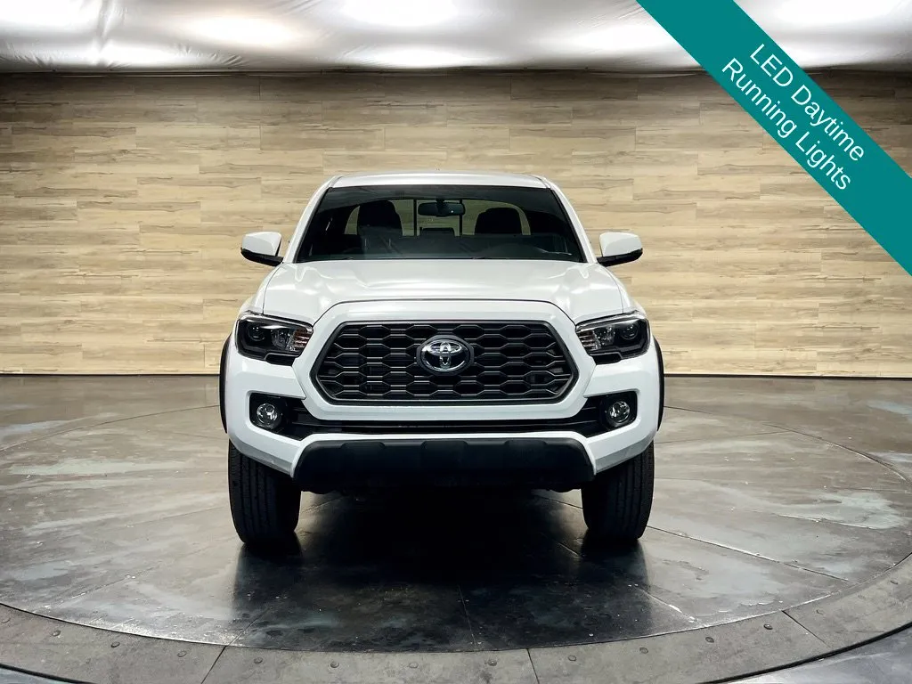 Toyota Tacoma photo 8