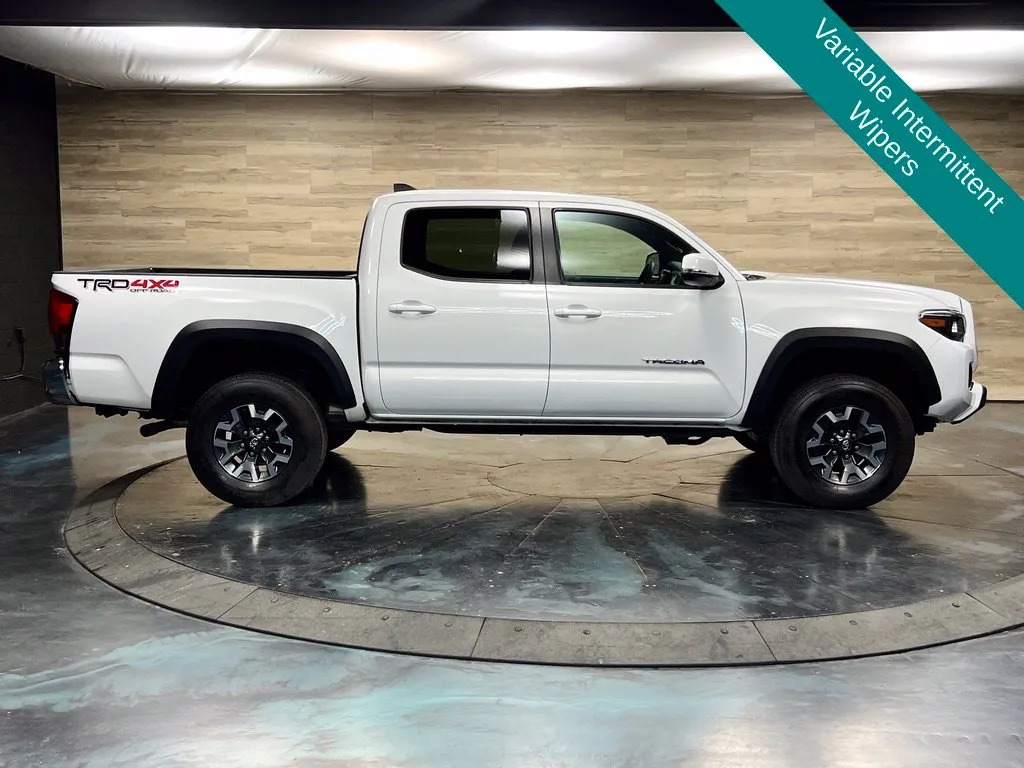 Toyota Tacoma photo 23