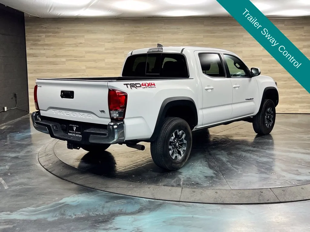 Toyota Tacoma photo 21