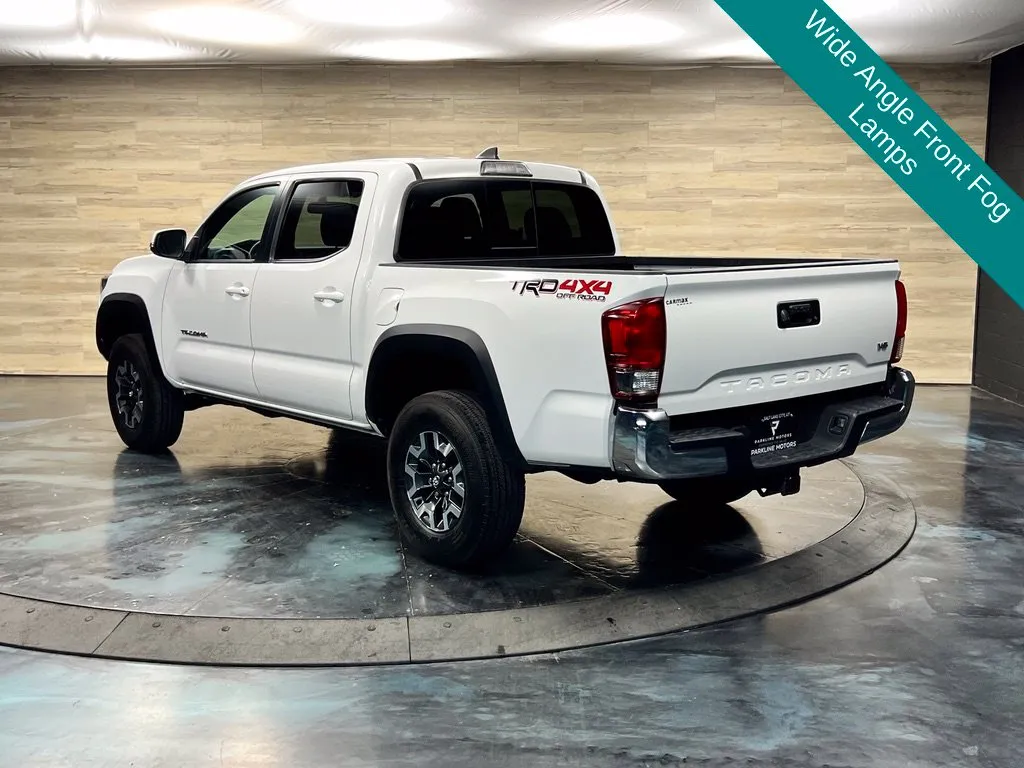Toyota Tacoma photo 16