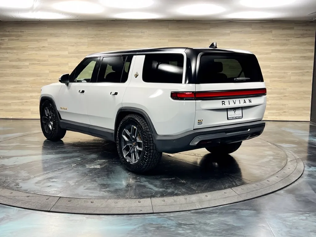Rivian R1S photo 13