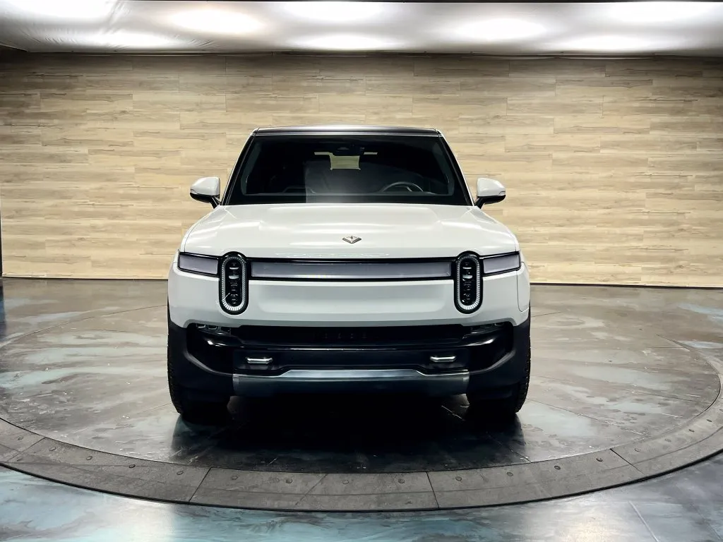 Rivian R1S photo 9