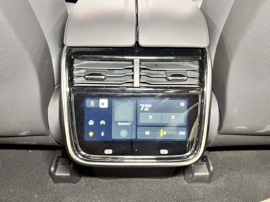 Rivian R1S photo 22