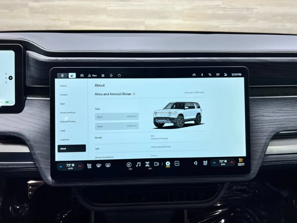 Rivian R1S photo 26