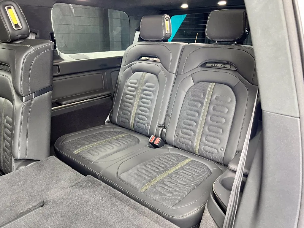 Rivian R1S photo 20