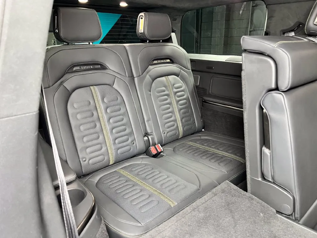 Rivian R1S photo 18