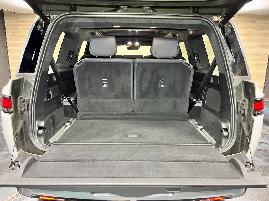 Rivian R1S photo 19