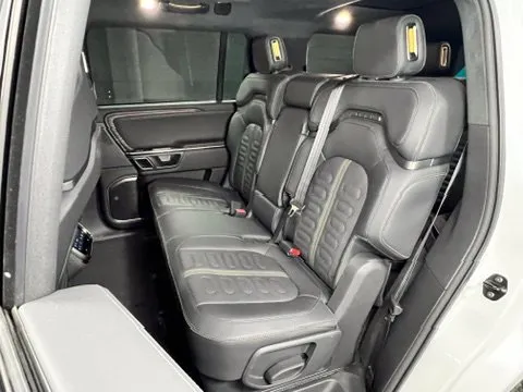 Rivian R1S photo 21