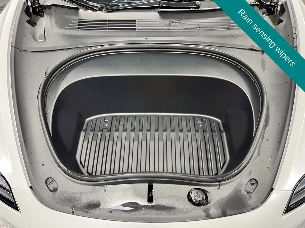 Tesla Model 3 photo 9