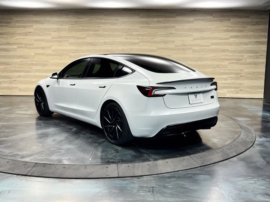 Tesla Model 3 photo 11