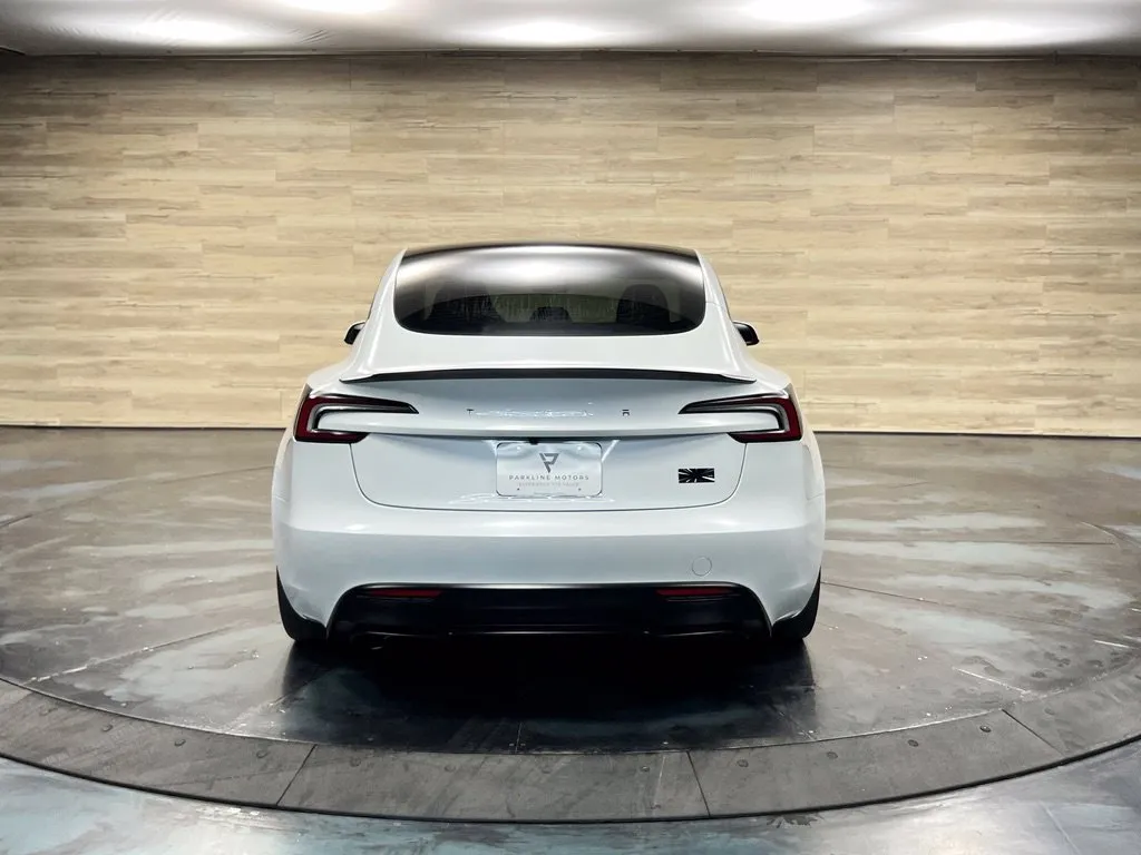 Tesla Model 3 photo 19