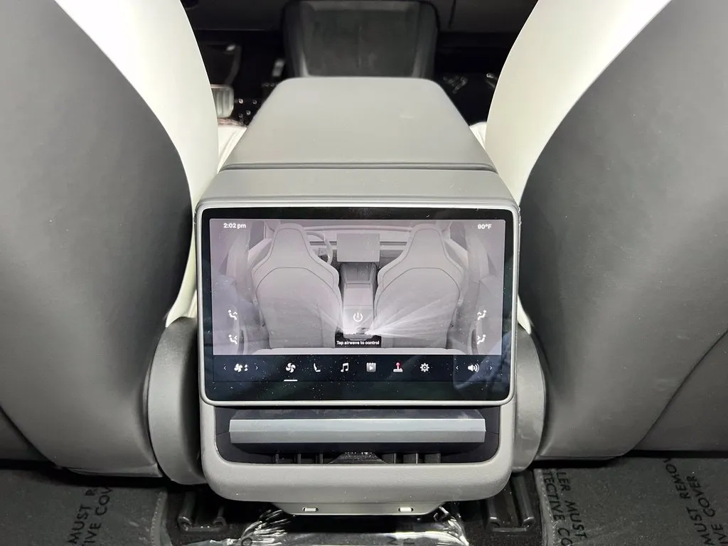 Tesla Model 3 photo 21