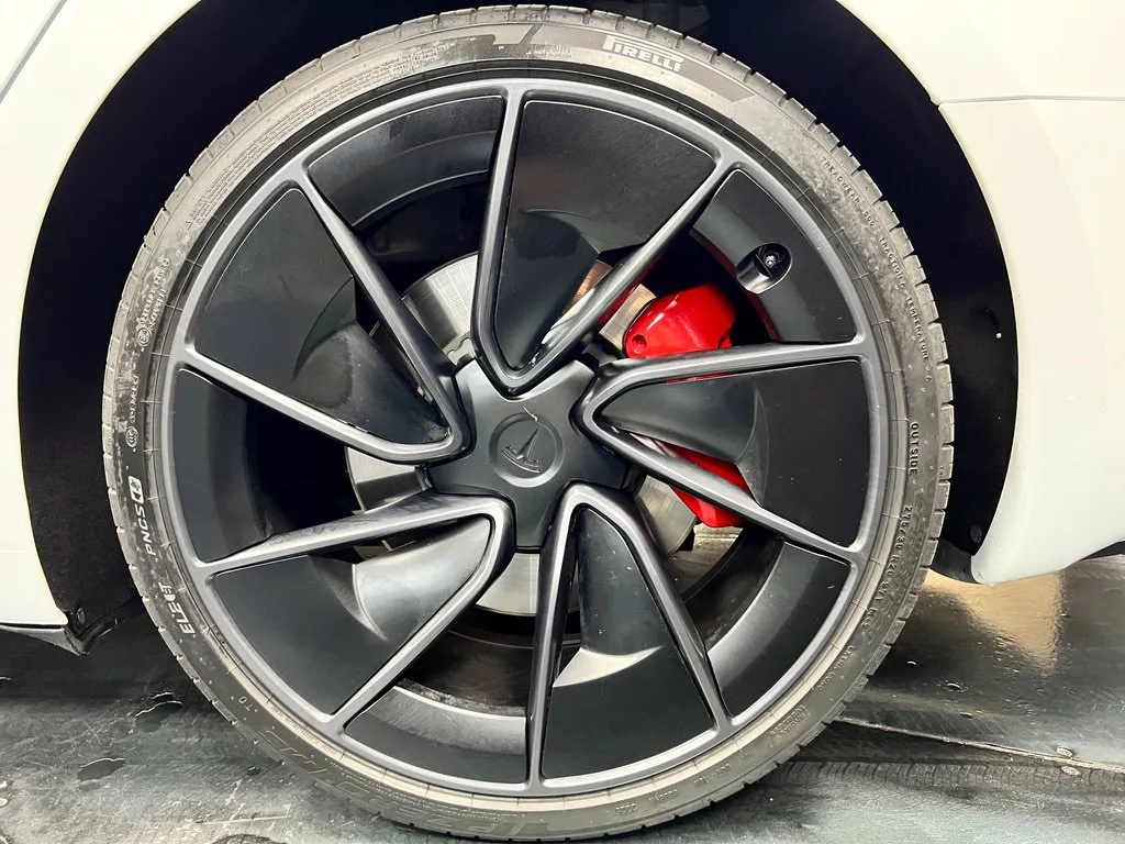 Tesla Model 3 photo 10