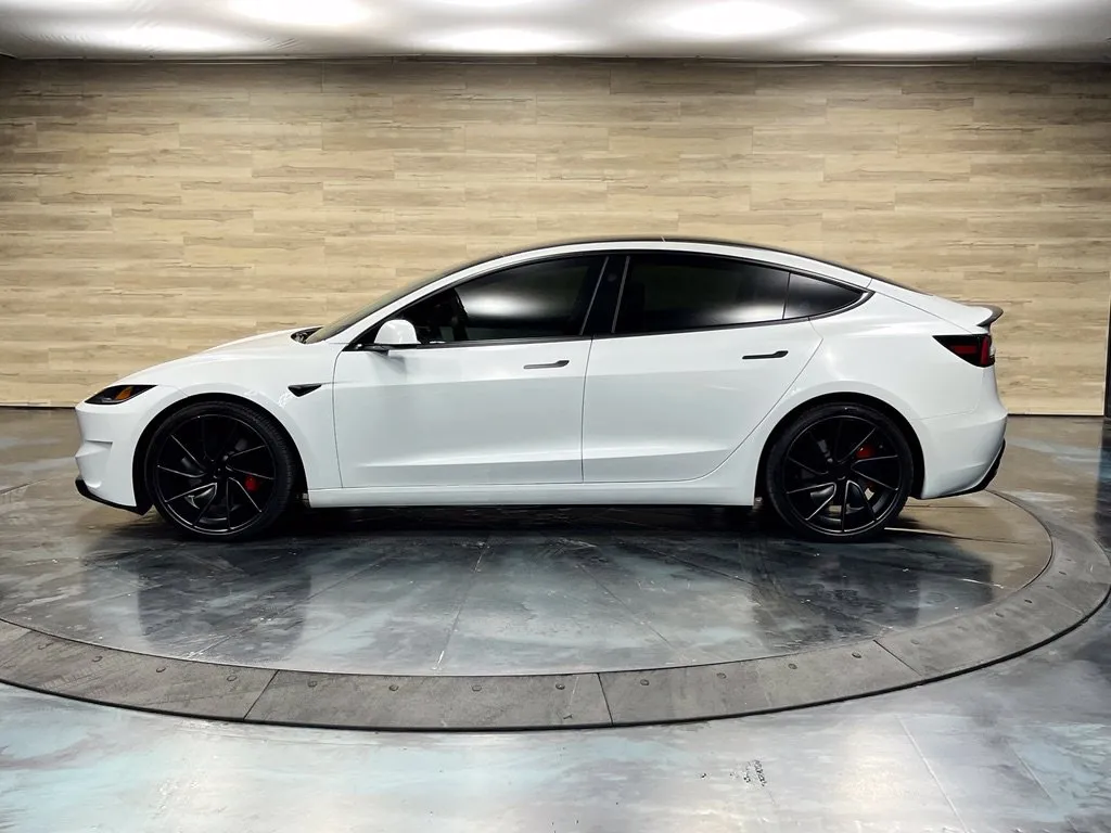 Tesla Model 3 photo 22