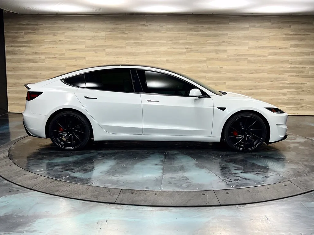 Tesla Model 3 photo 24