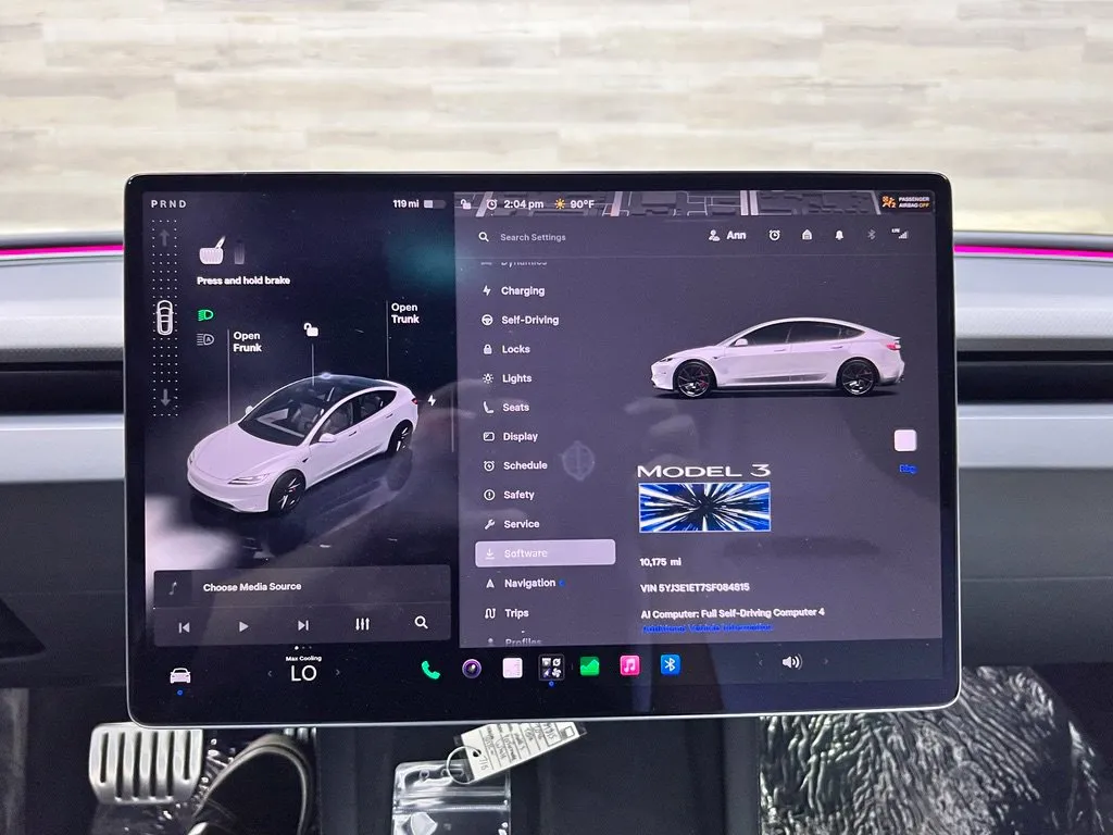 Tesla Model 3 photo 17