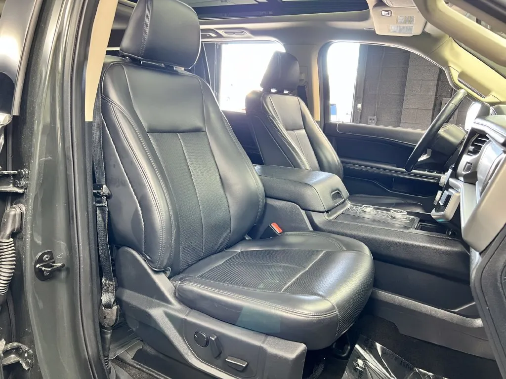 Ford Expedition MAX photo 7