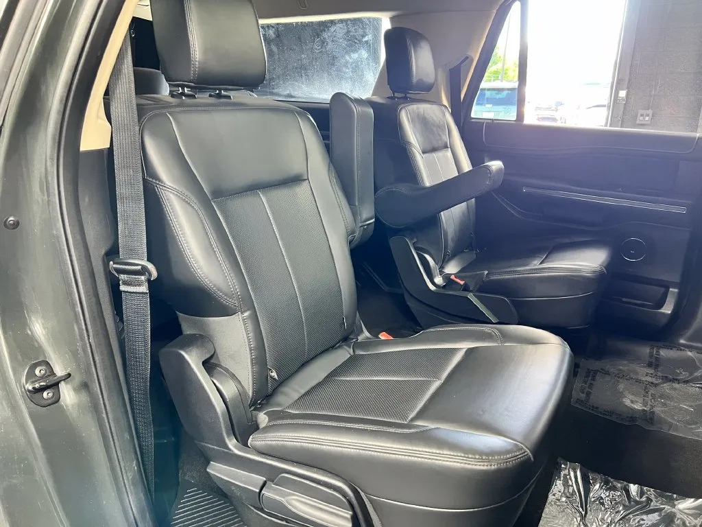 Ford Expedition MAX photo 20