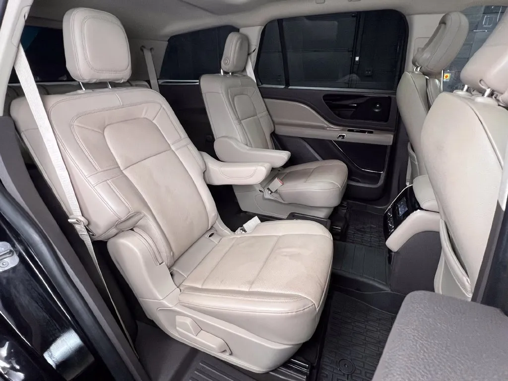 Lincoln Aviator photo 29