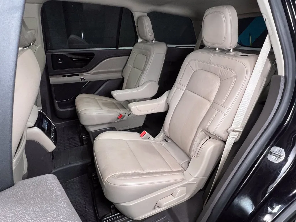 Lincoln Aviator photo 22