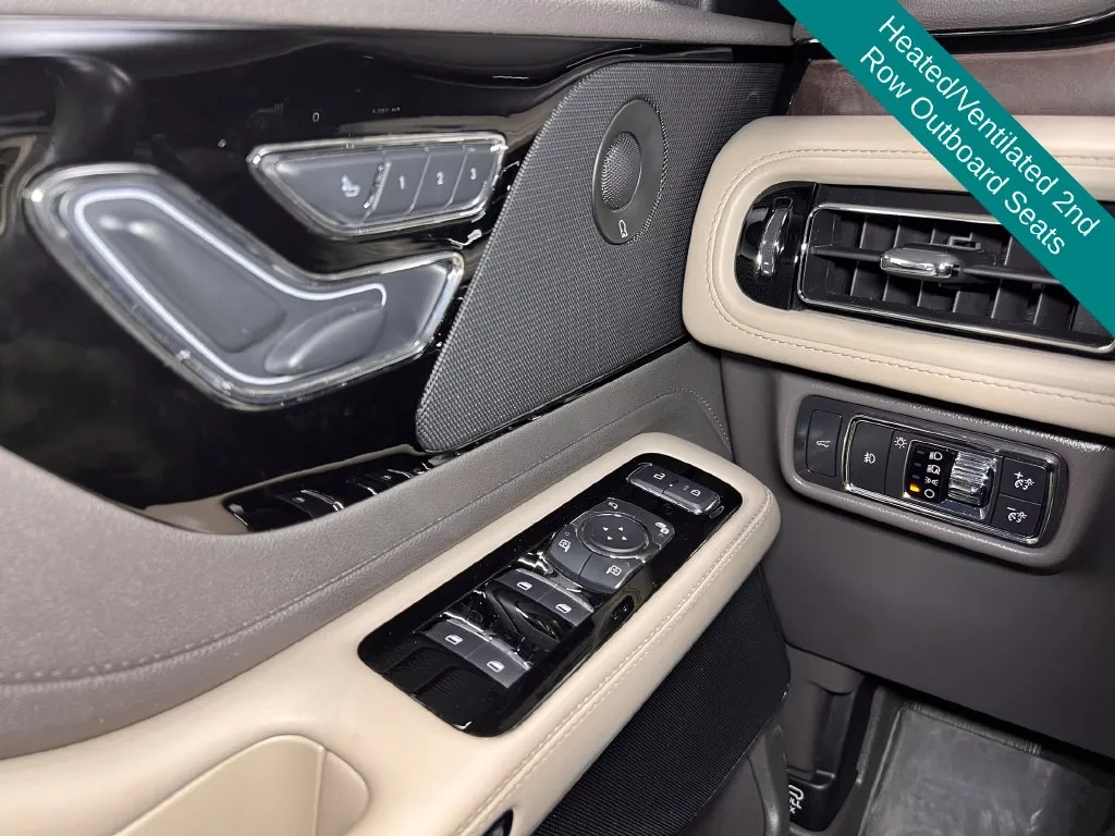 Lincoln Aviator photo 16