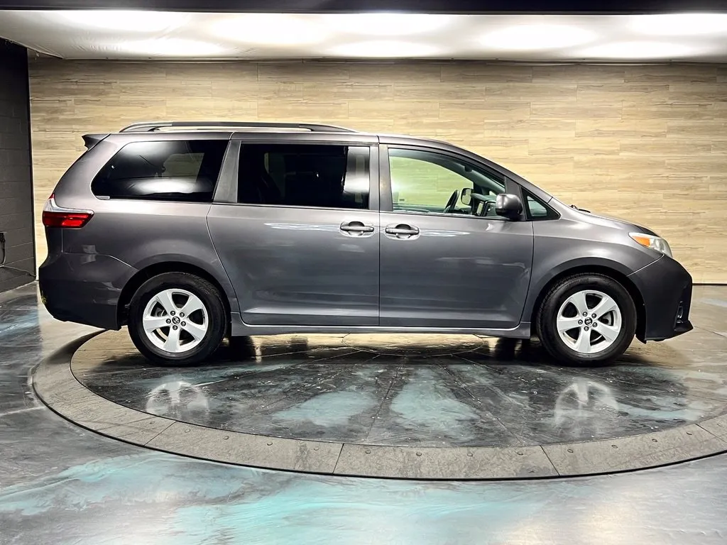 Toyota Sienna photo 21