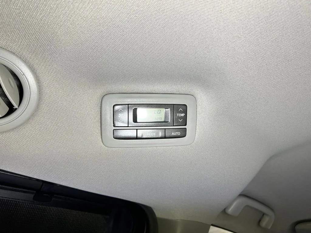Toyota Sienna photo 19