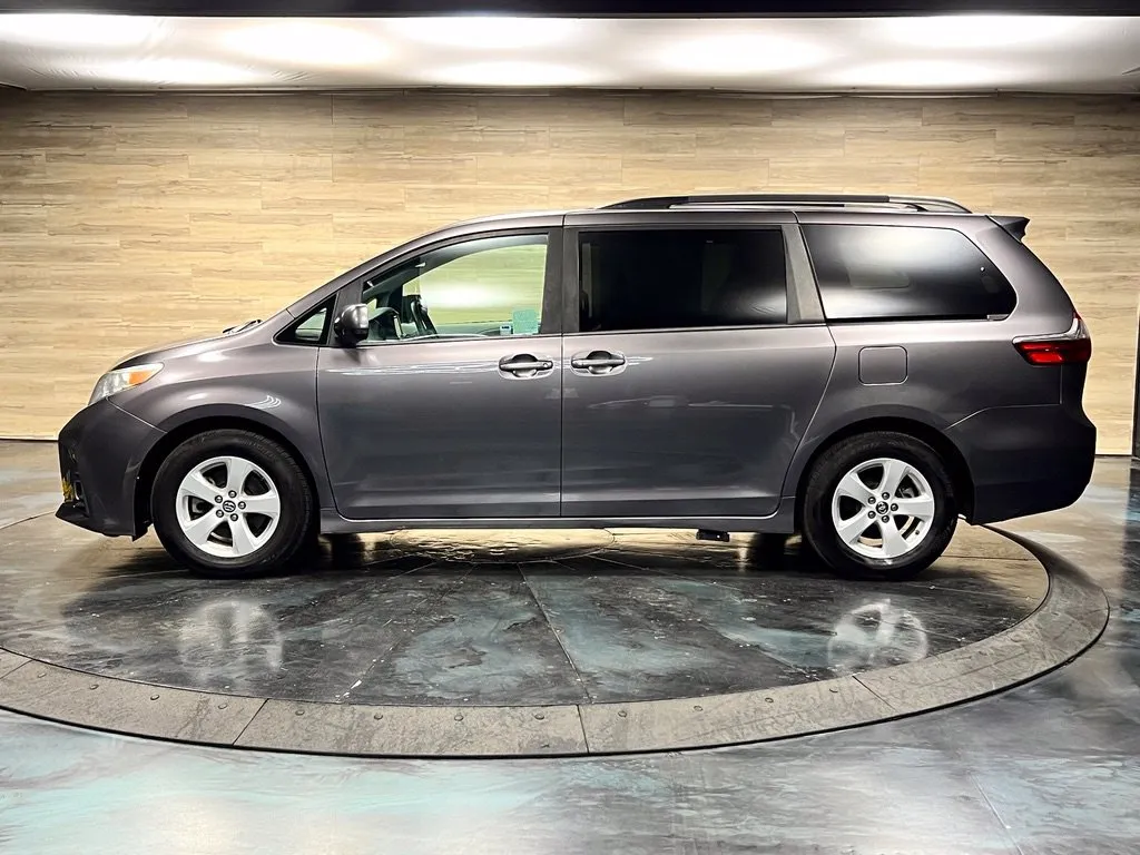 Toyota Sienna photo 23