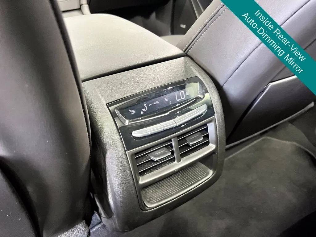 Cadillac XT5 photo 18