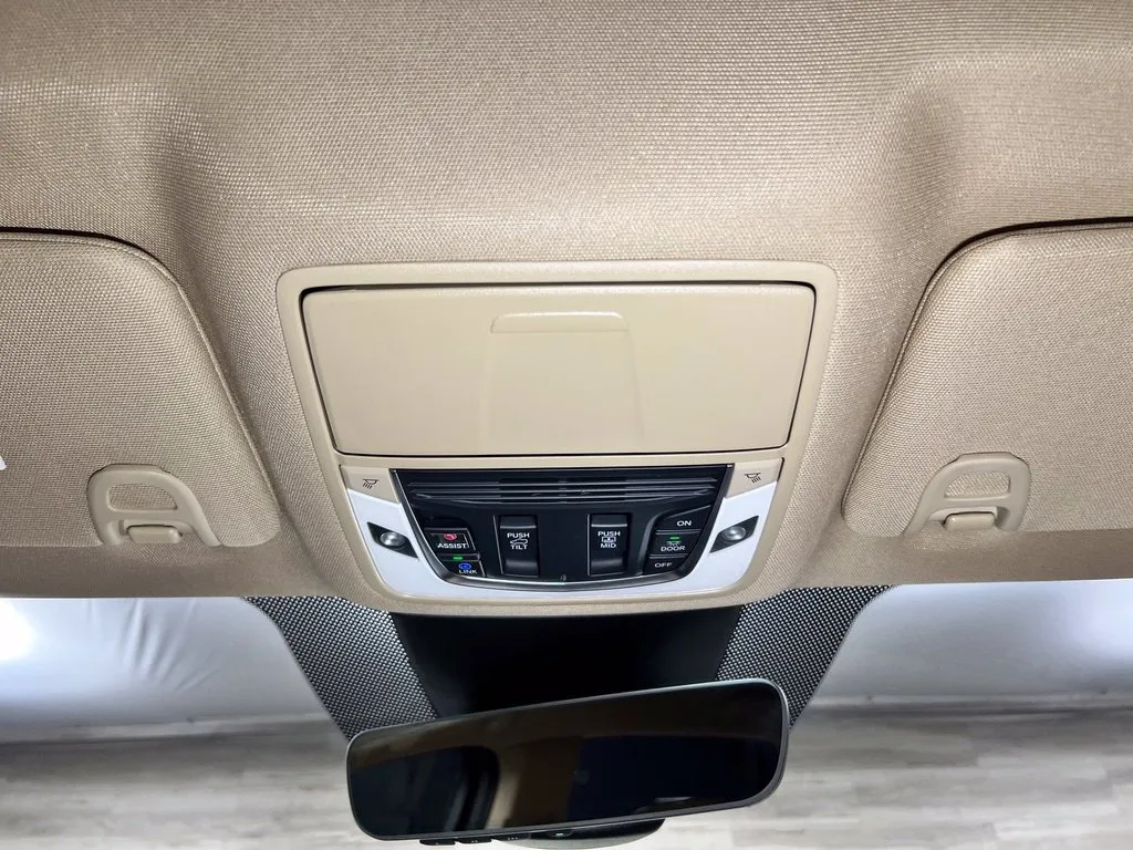 Acura MDX photo 23