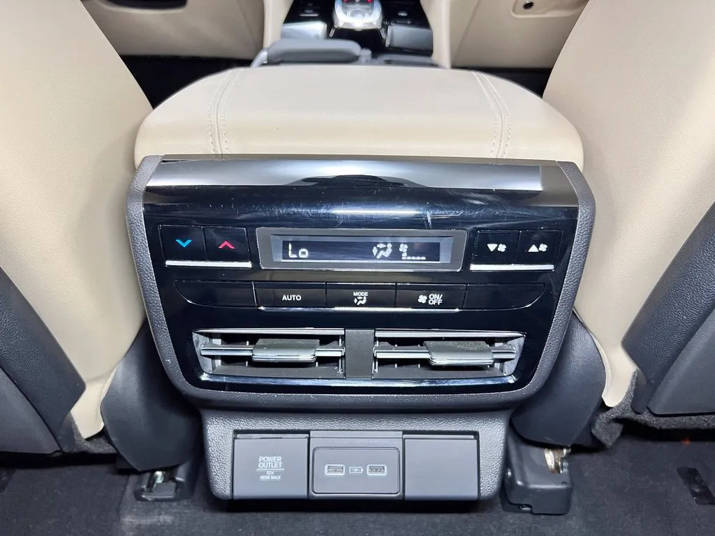 Acura MDX photo 16