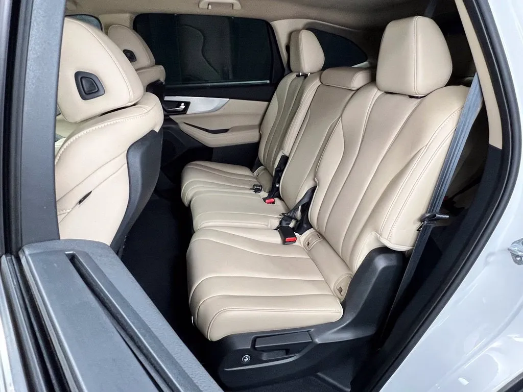 Acura MDX photo 15